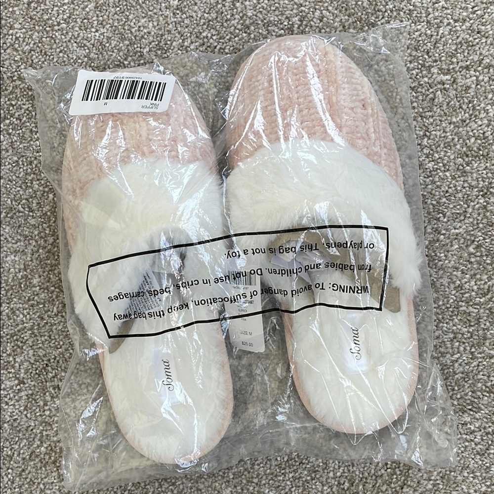 FREE WITH ANY PURCHASE 🎁 NWT Soma Chenille Pink Slippers Size M 7/8